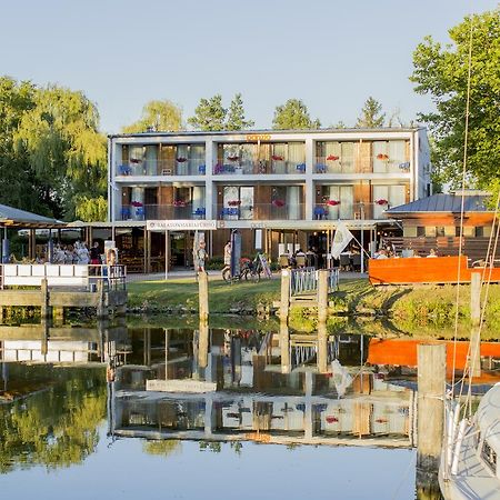 Bed and Breakfast Port Etterem&Panzio Балатонмаріафюрде Екстер'єр фото