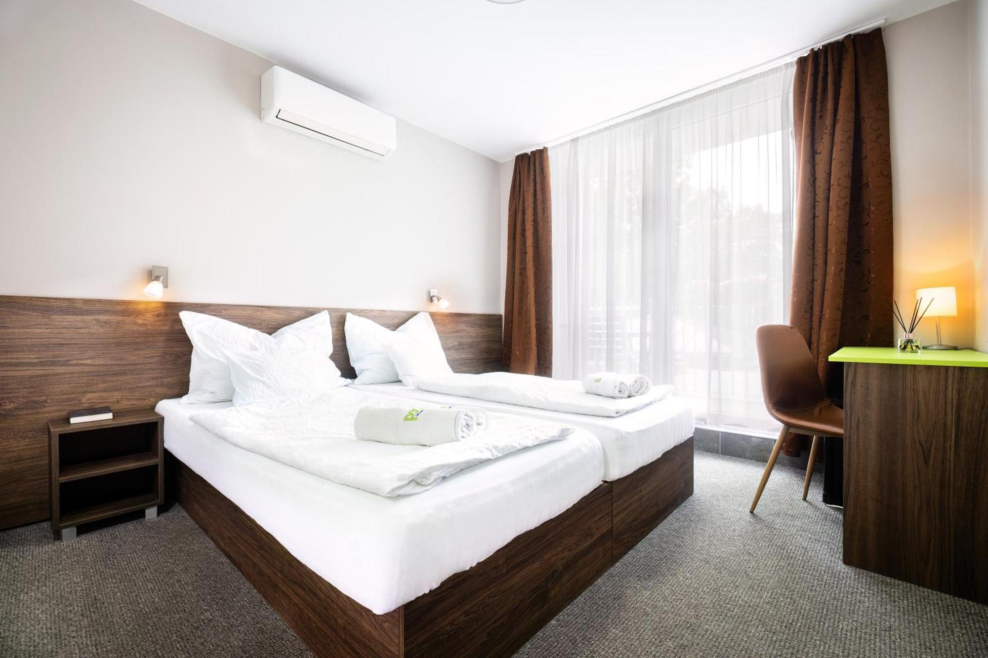 Bed and Breakfast Port Etterem&Panzio Балатонмаріафюрде Екстер'єр фото